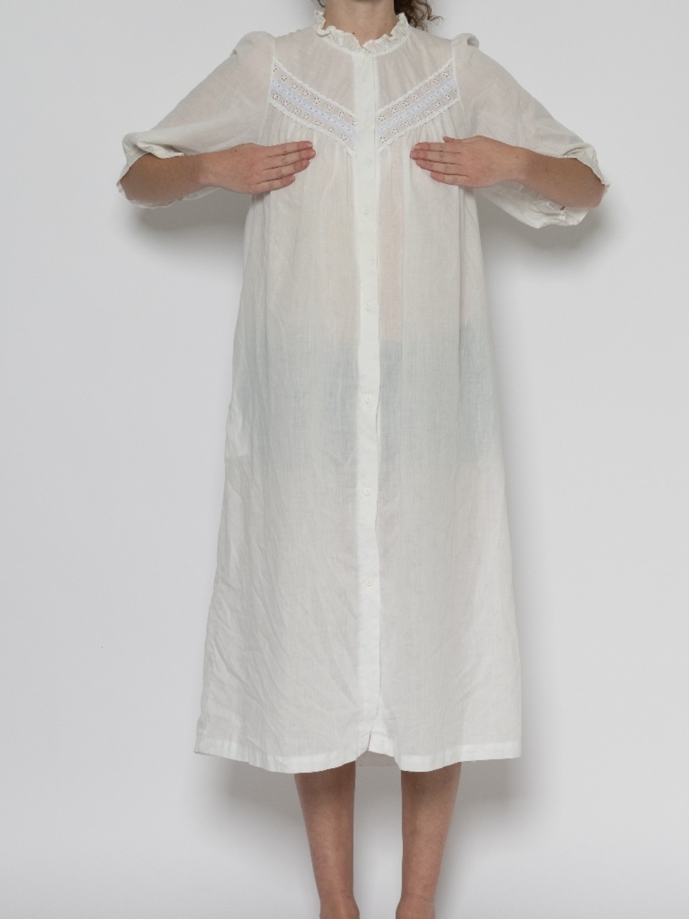 Vintage white button up nightgown ruffle flower print size medium komar